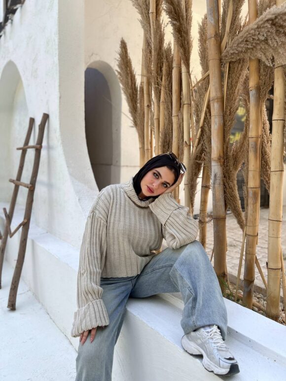 ANNA FASHION Crop Pullover - Image 7